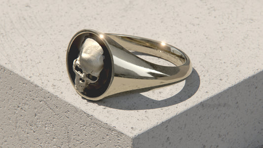 The Void - Anillo tipo sello Memento Mori - Oro blanco de 9 quilates